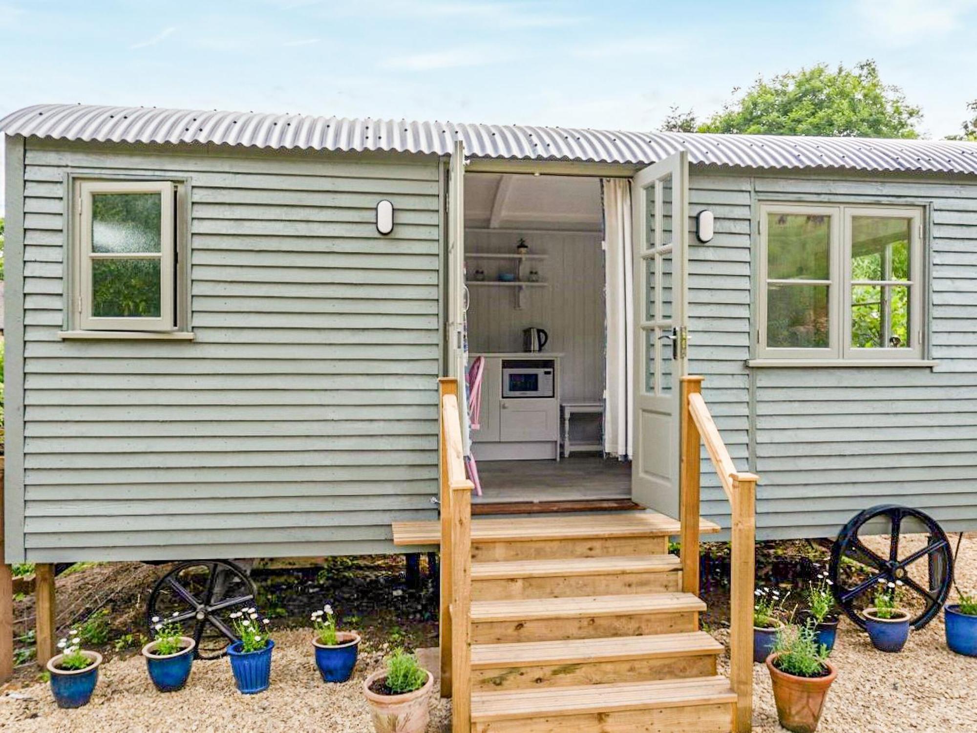 Fig Tree Shepherds Hut Bridport Exterior photo